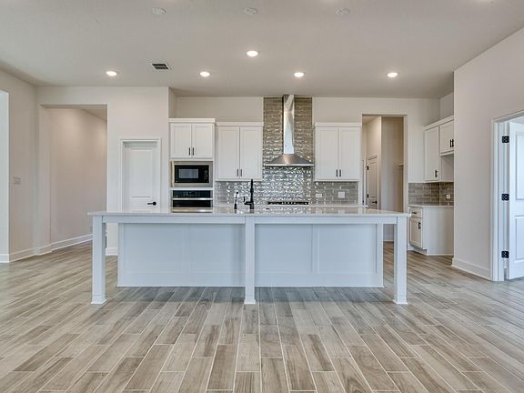 Megan s Landing - Carmen Interior Image 5