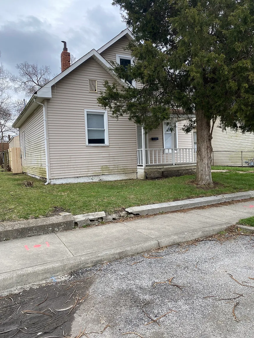 1017 Saint Peter St photo 1