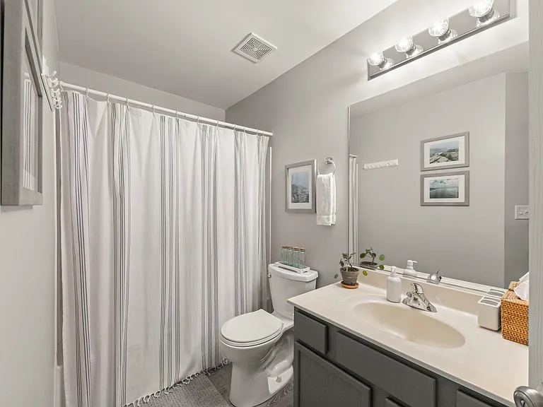 556 Lincoln Station Dr — Photo 17