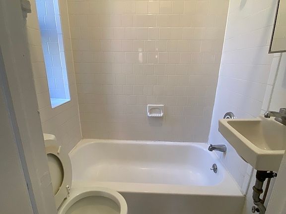 4th image of 406 E 9th St #17A
