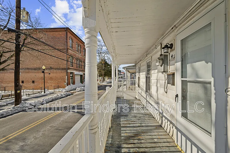 Building Photo - 42 N Main St