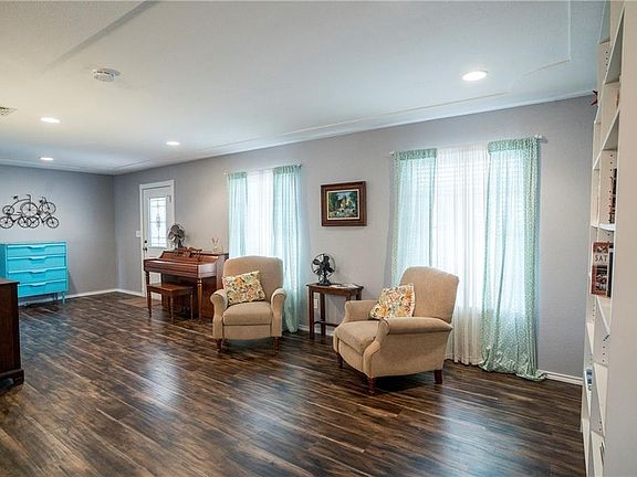 5th image of 4021 Sundown Dr