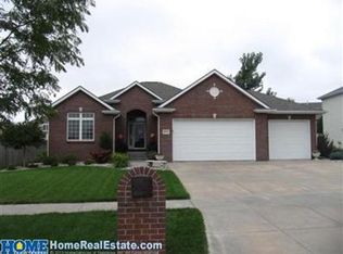 6345 Glass Ridge Dr, Lincoln, NE 68526