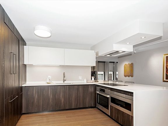 4th image of 200 E Delaware Pl APT 5A