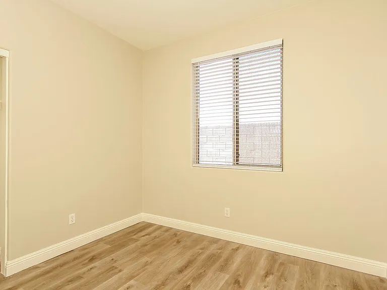 2122 S Edgewater — Photo 12