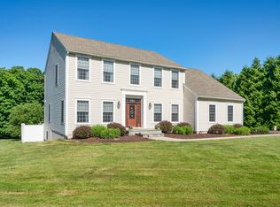 2 Hunting Ln, North Haven, CT 06473