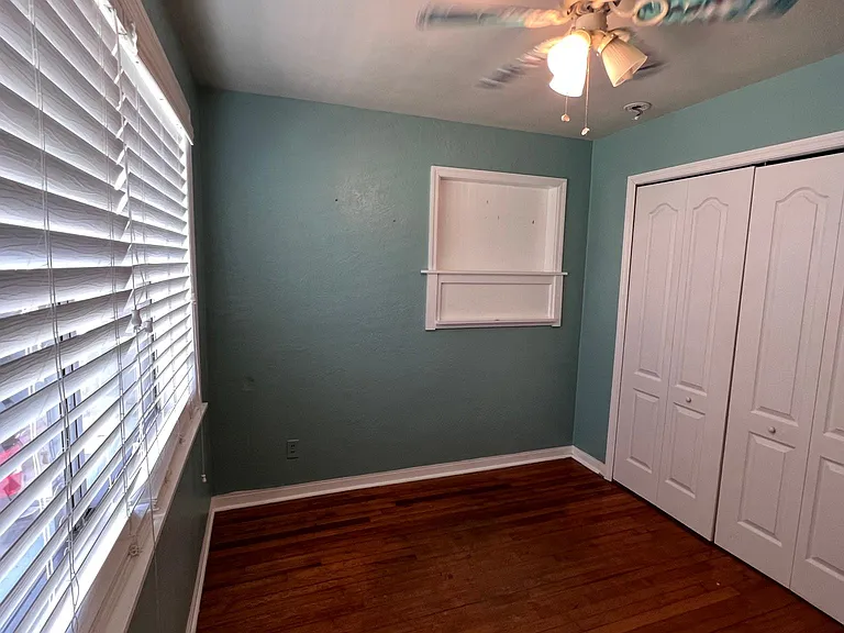 410 Manhattan Ave — Photo 4