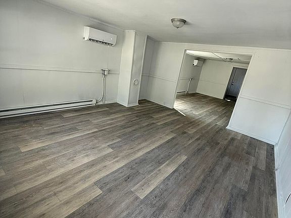 3rd image of 922 Dock Street