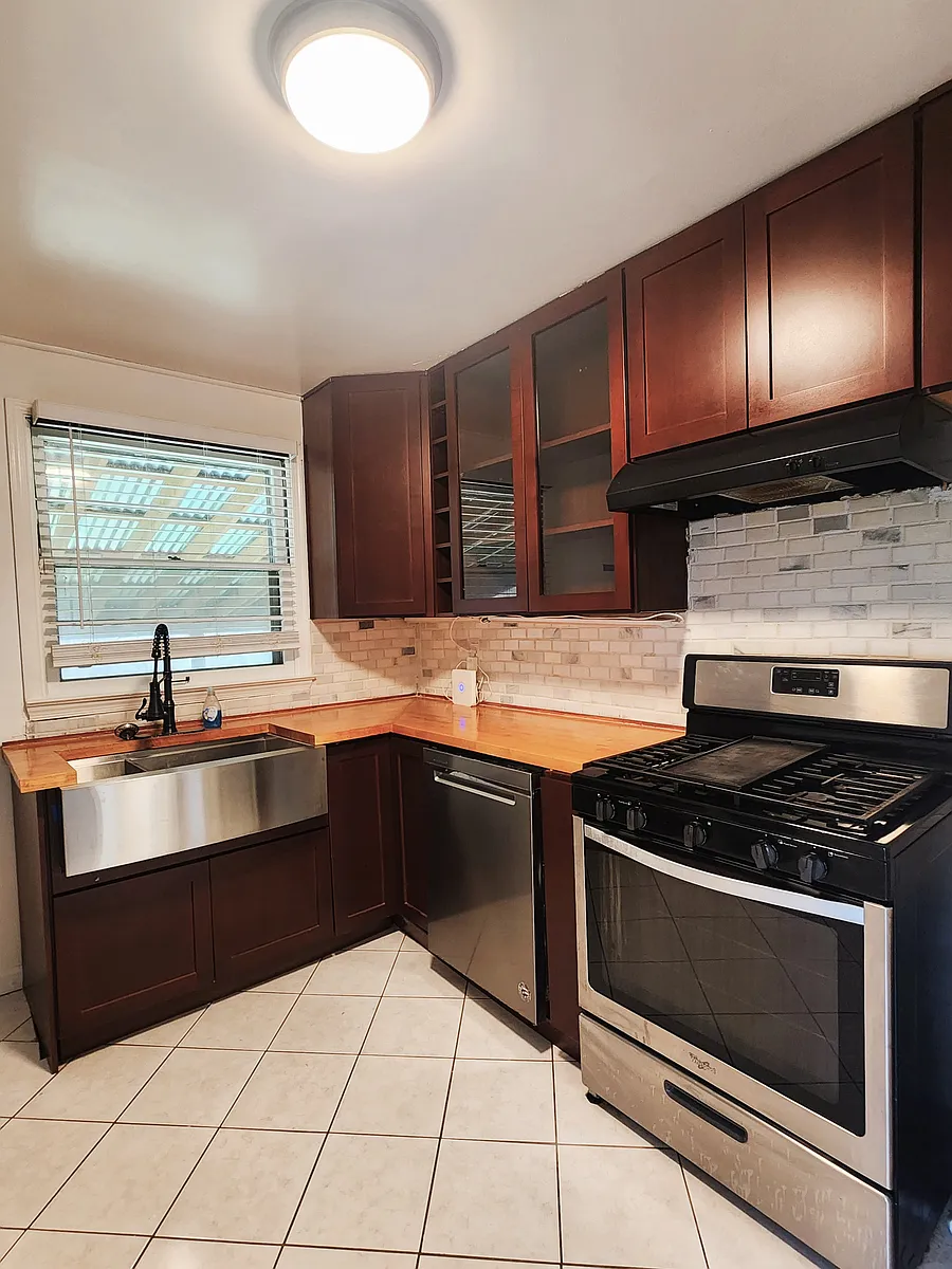 Kitchen - 3207 Bryant Ave