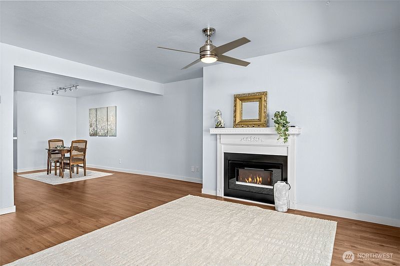 5th image of 2021 N LaVenture Road #404