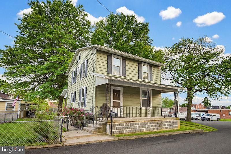1st image of 108 Rose Ln