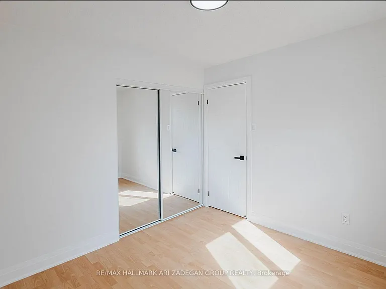 60 Carl Tennen St — Photo 25