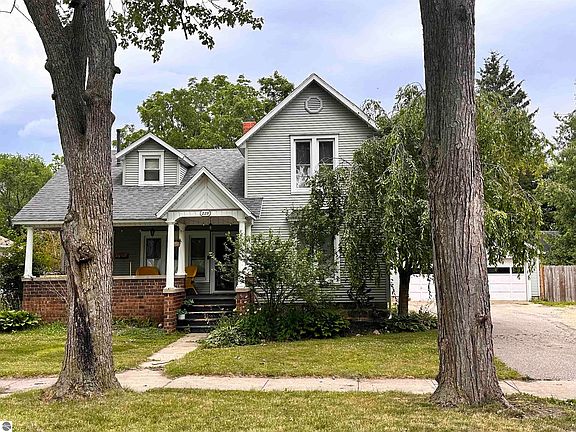 3rd image of 229 S Jeffery Ave