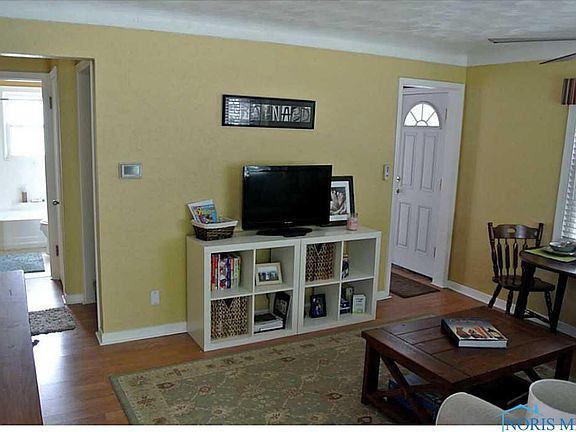 2nd image of 1611 Glenbrook Dr