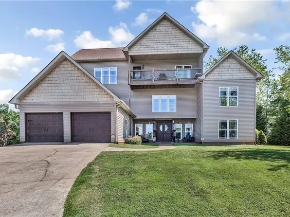 142 W Waters Edge Ln, West Union, SC 29696