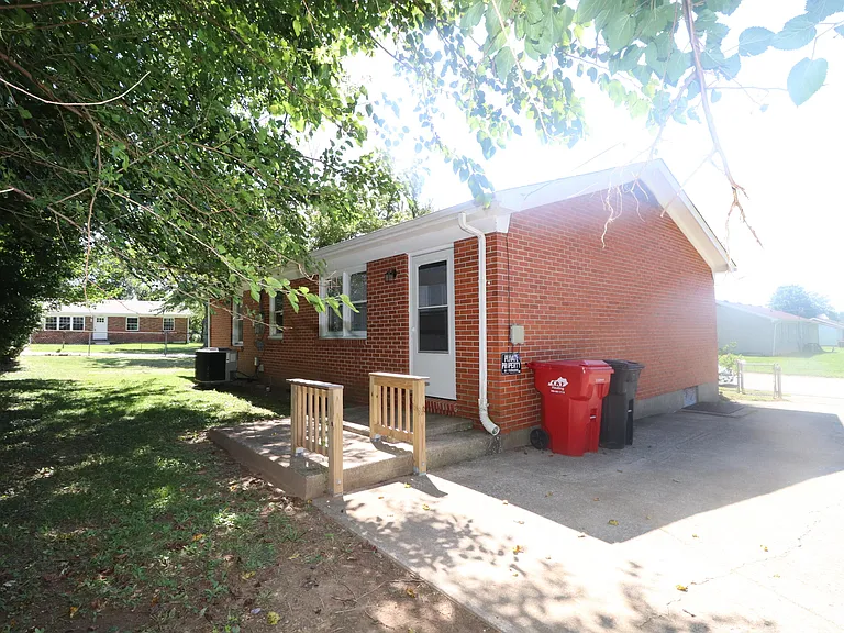 212 Foxwood Dr — Photo 9