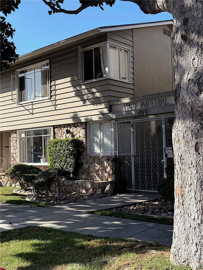 1 bed, 687 sqft, $2,400 — Photo 2