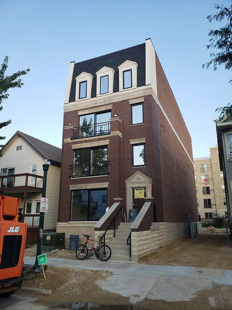 5 bed, 2000 sqft, $5,750 — Photo 1