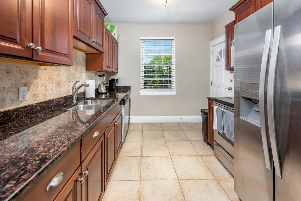 Bay Villa -Texas by Innovo Living Hyde Park — Photo 2