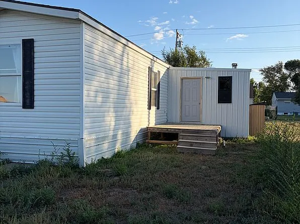 809 4th St NE, Sidney, MT 59270