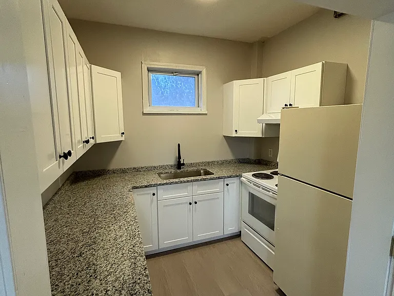 981 Valley St #2F — Photo 2