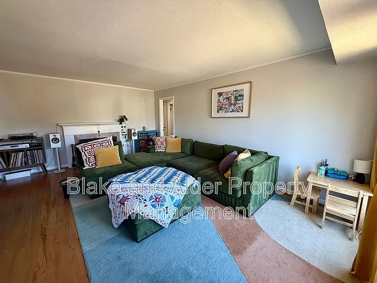 2727 NE 65th Ave — Photo 3