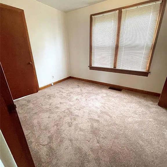 1911 Foster Dr — Photo 9
