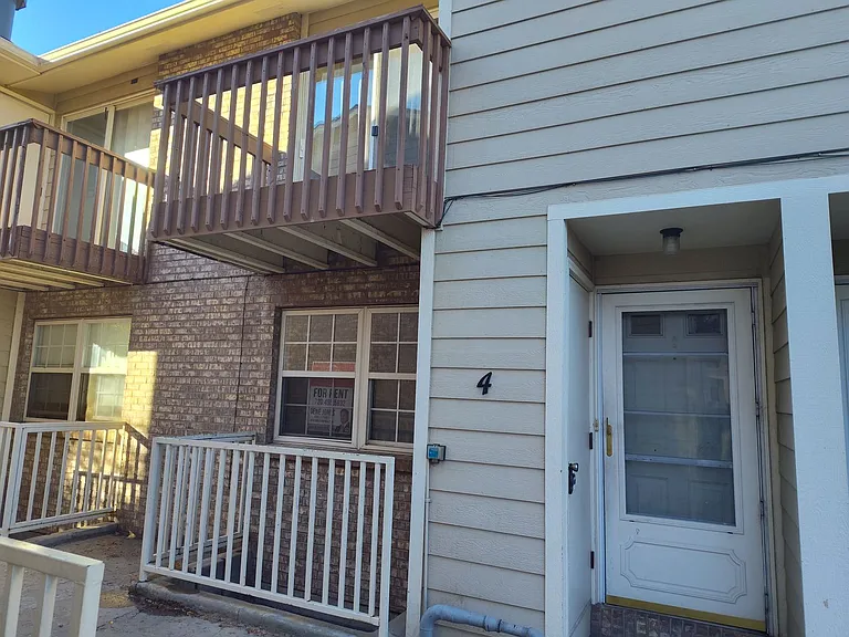 1865 Terry St #4 — Photo 1