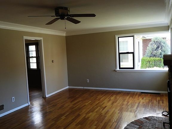 3rd image of 1030 Boyer Ave