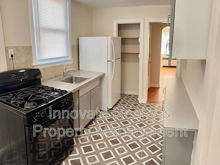 4400 Sheffield Ave #2 — Photo 8