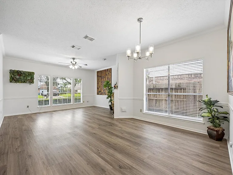 4627 Plymouth Way — Photo 4
