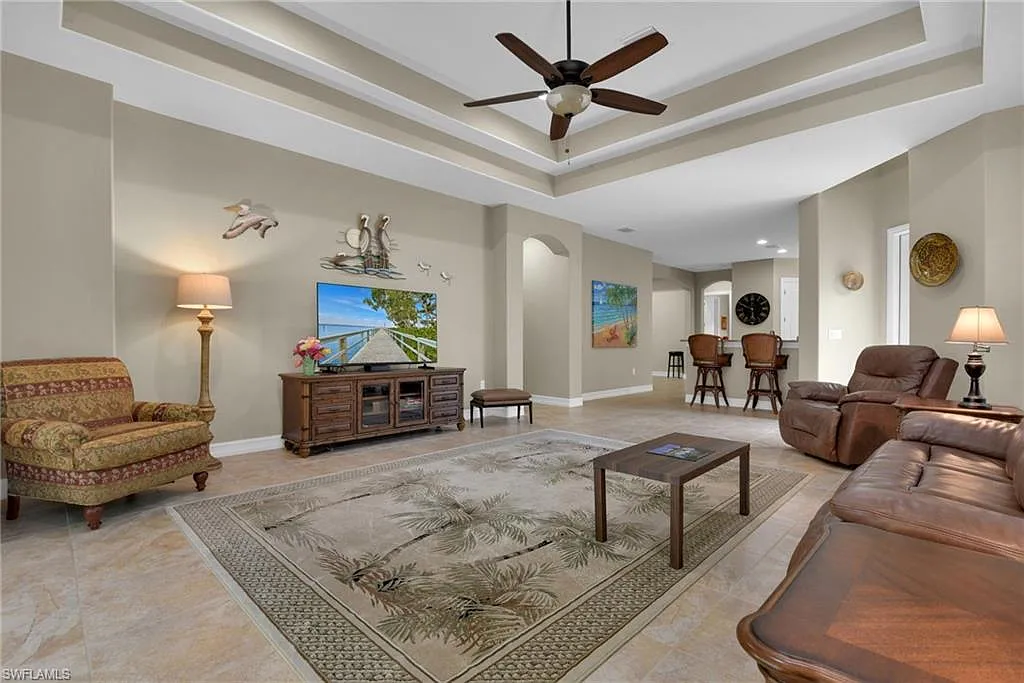 3 bed, 2.0 bath, 2118 sqft, $8,000 — Photo 3