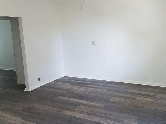 livingroom looking at hallway to bedrooms