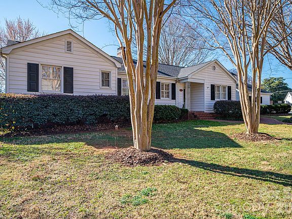 3rd image of 18 Circle Dr