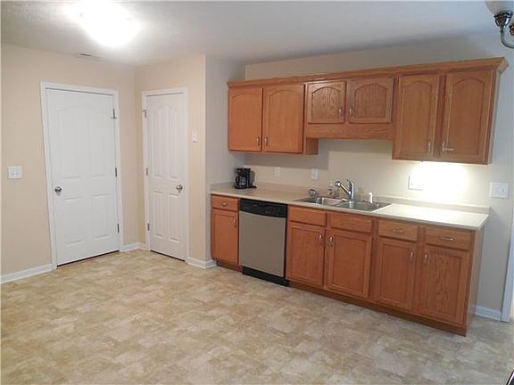 5th image of 3940 Gaine Dr