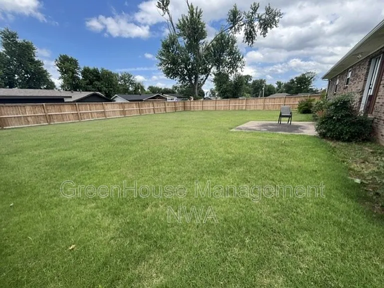 808 NW 11th St #808NW11TH — Photo 10