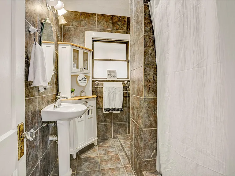 5221 Mulford St — Photo 12