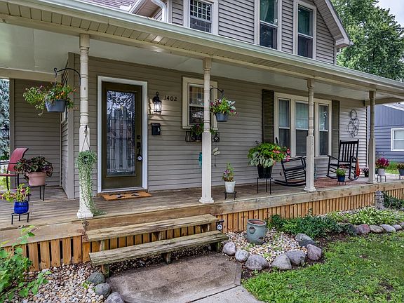 3rd image of 1402 Myra Ave