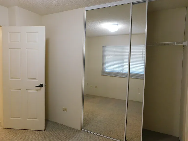 Guest bedroom.
