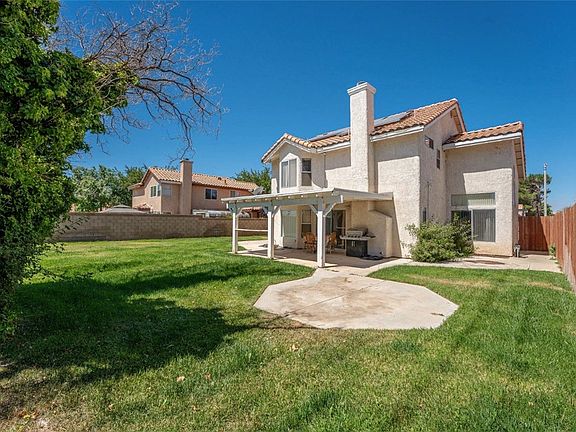 3rd image of 44510 Avenida Del Sol