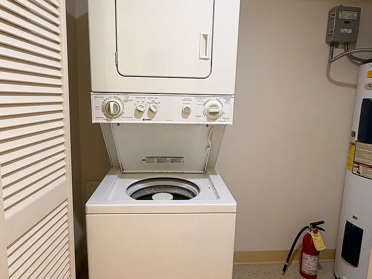 In-unit washer + dryer