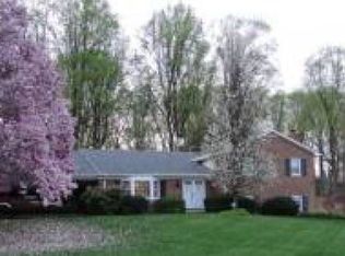 2846 Hideaway Rd, Fairfax, VA 22031