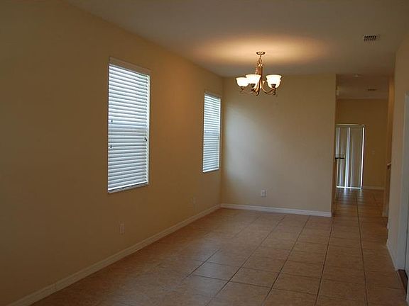 5th image of 10883 Savannah Landing Cir