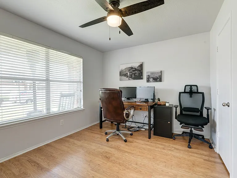 542 Del Mar Dr — Photo 4