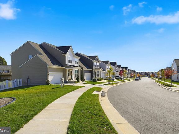 4th image of 363 Anthem St