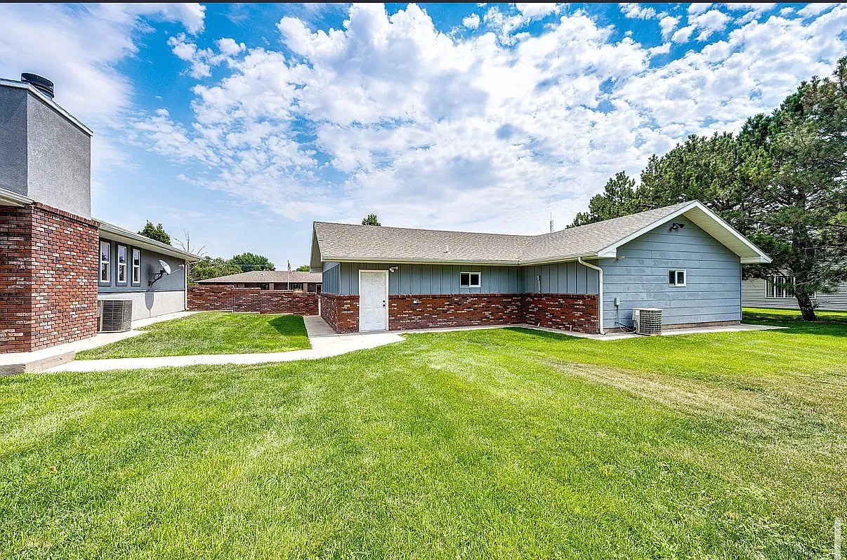 3 bed, 1650 sqft, $2,400 — Photo 3