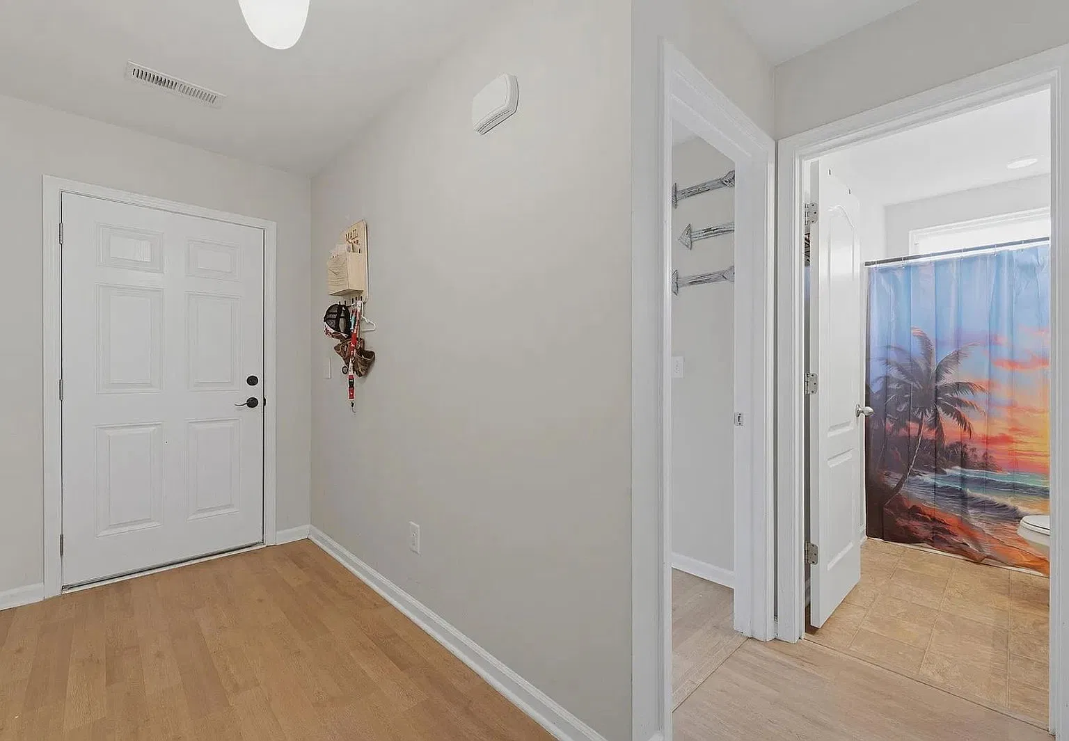 3 bed, 2.0 bath, 1173 sqft, $2,200 — Photo 3