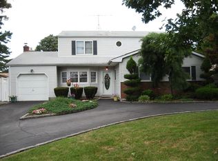 5 Gaines Dr, Farmingville, NY 11738