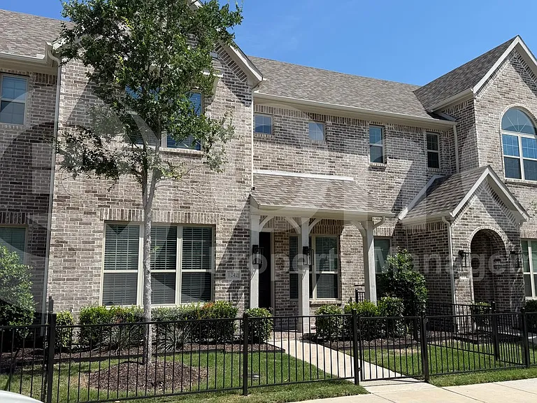 6242 Blythe Dr — Photo 2