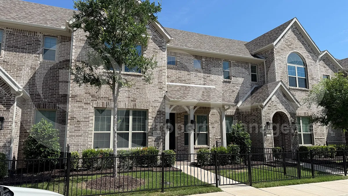 Building Photo - 6242 Blythe Dr